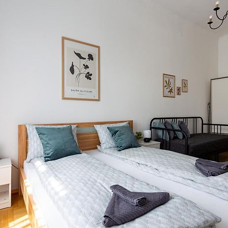 Urania Apartments บูดาเปสต์ ภายนอก รูปภาพ